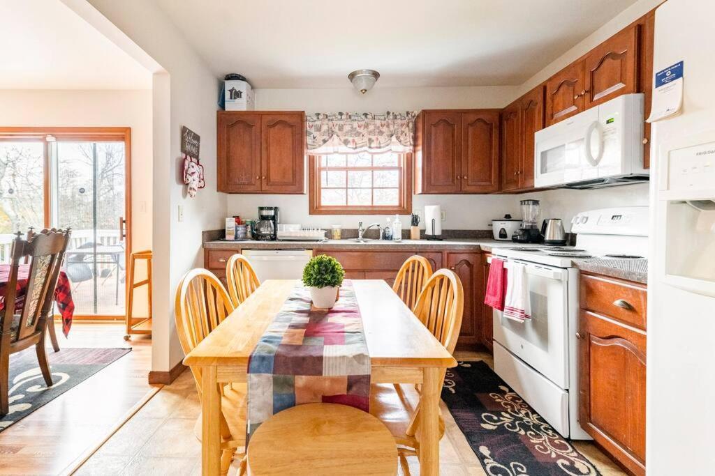 Cheerful Pocono Home Away From Home Albrightsville Ngoại thất bức ảnh