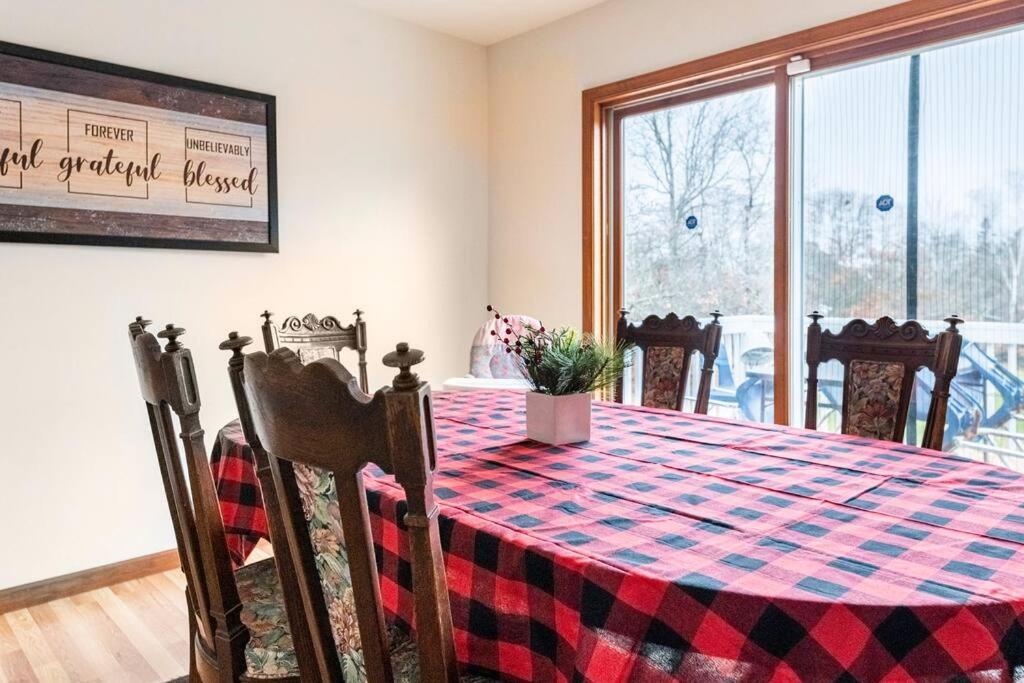 Cheerful Pocono Home Away From Home Albrightsville Ngoại thất bức ảnh