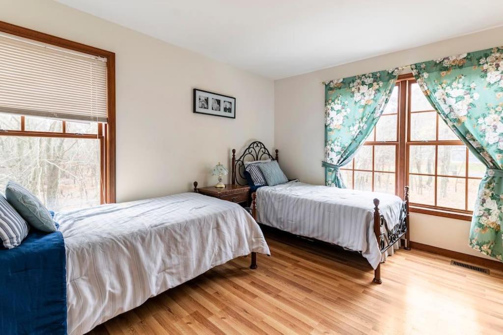 Cheerful Pocono Home Away From Home Albrightsville Ngoại thất bức ảnh
